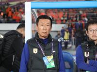米兰体育网页-崔康熙再度缺席赛后发布会！助教向球迷致歉后离场未给提问机会