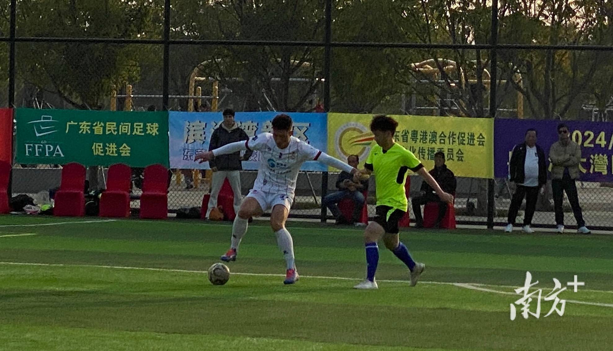 亚洲足球盛事精彩上演：球场风云再现的简单介绍