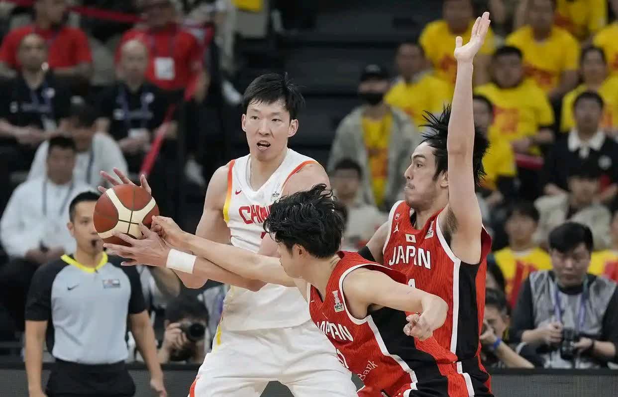 包含亚预赛-中国男篮101-53大胜关岛曾凡博14+8的词条