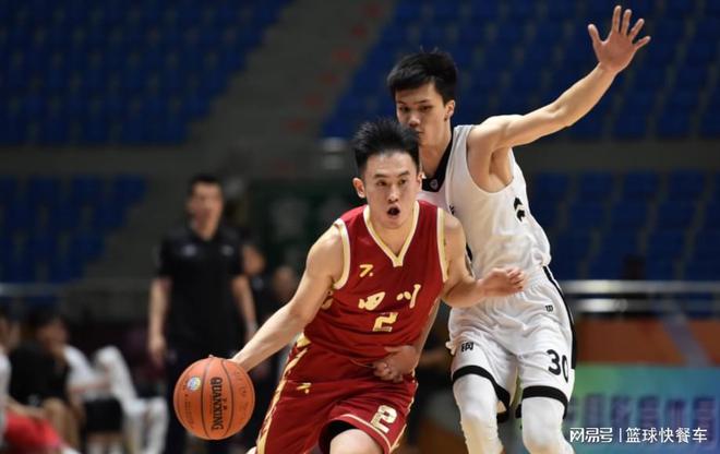 北京男篮对阵大连队，全队备战意志坚定(北京男篮对阵大连队,全队备战意志坚定不移)