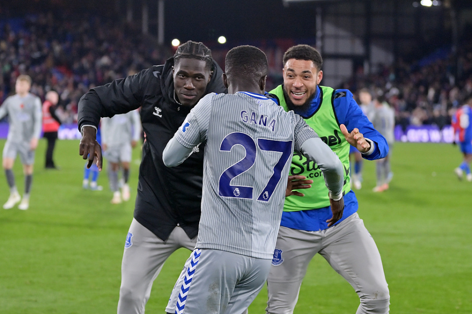 talkSPORT：埃弗顿寻求免签富勒姆边卫泰特，沃克加盟前景悬了