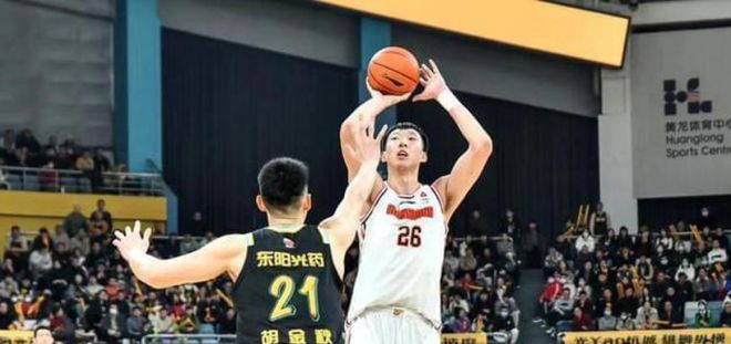 关于重庆男篮战术多变，取得连胜势头的信息