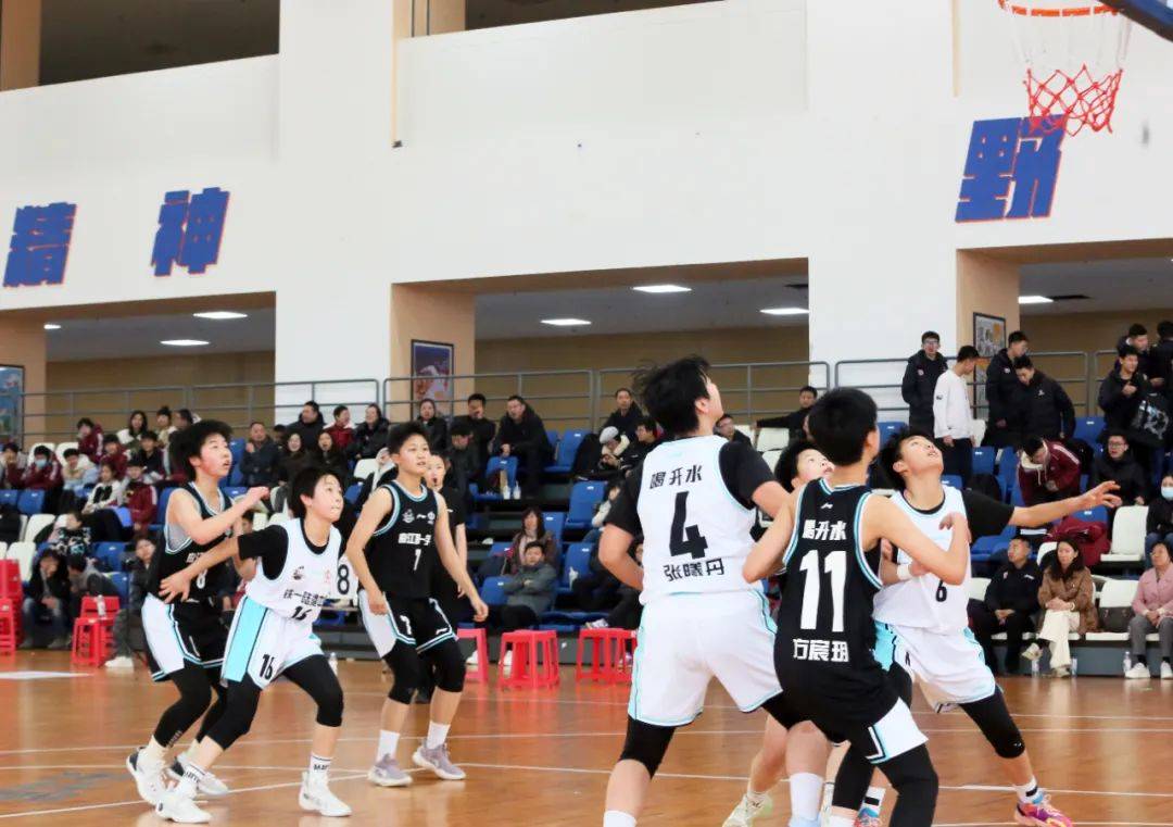 青年篮球锦标赛落幕精彩瞬间回顾